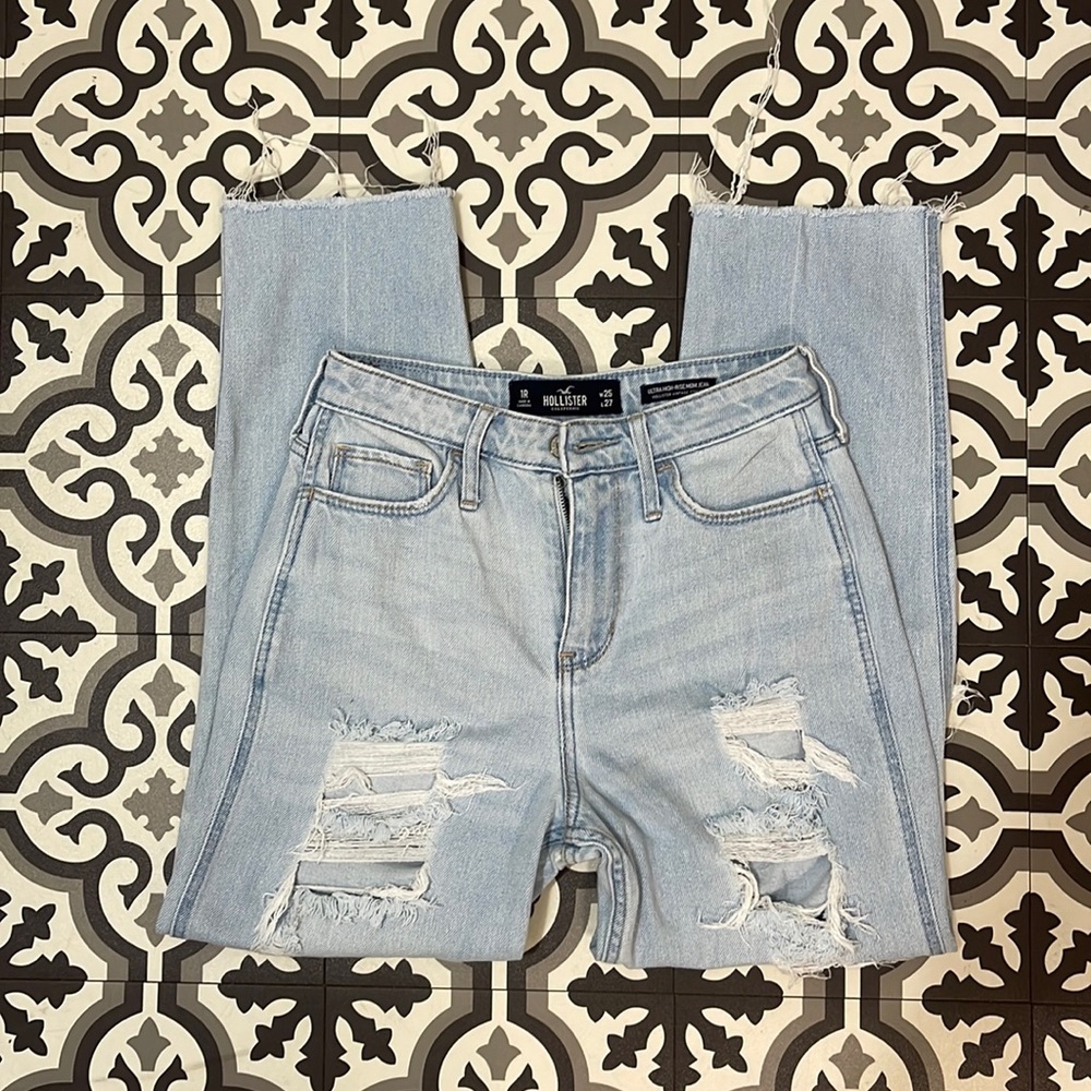 Hollister cropped Mom Jean